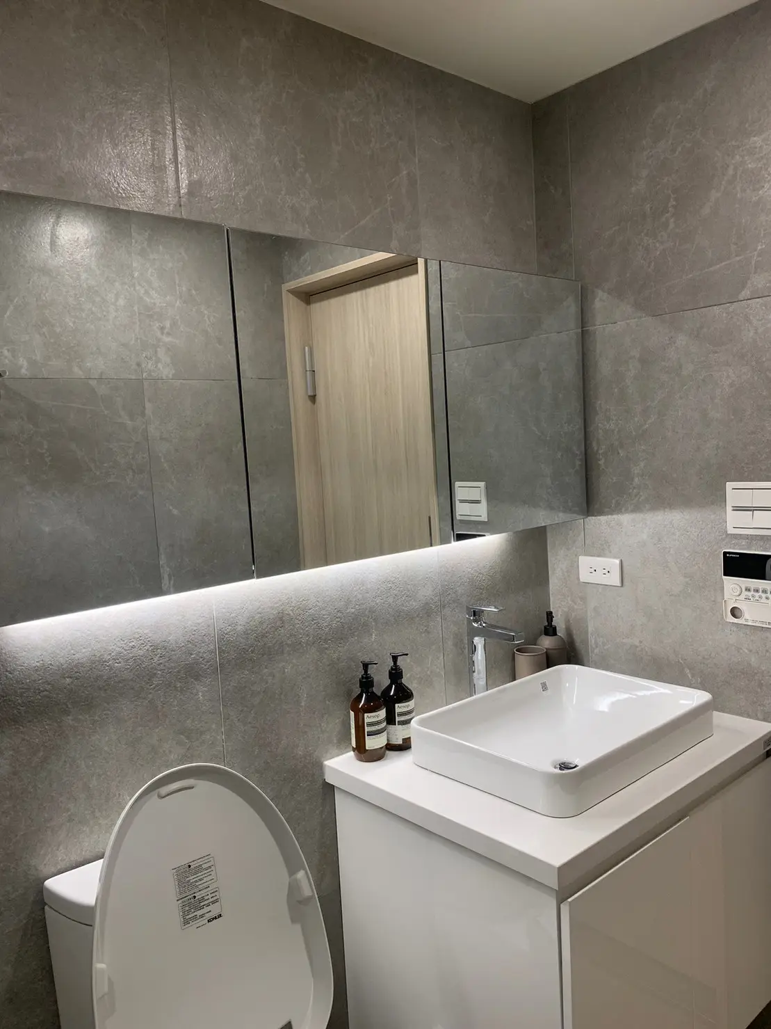 2 bedrooms apartment for rent in Xindian District, New Taipei City | NT$ 38 000 | 15 ping slide 12