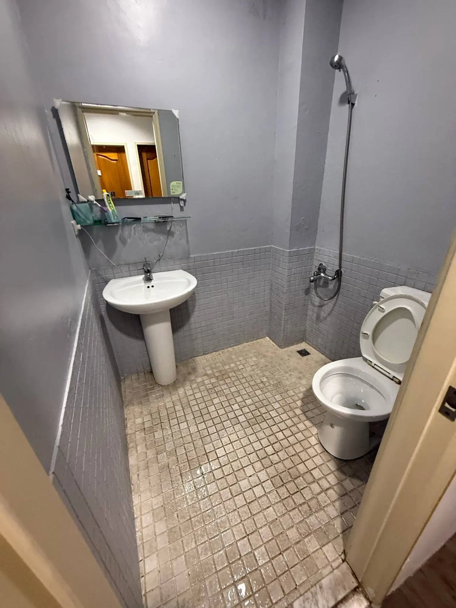 Private room for rent TWD 7 500 - 3 ping - Songshan District,Taipei City slide 4