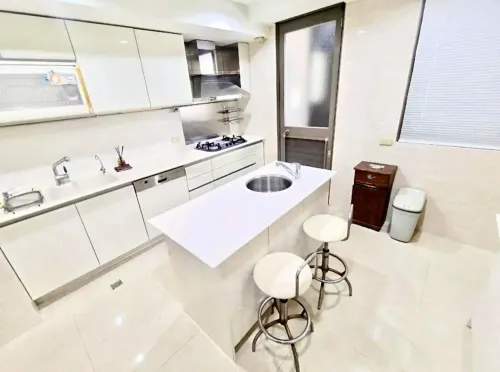 Apartment for rent TWD 105 300 - Zhongtai W Rd - 3 bedrooms