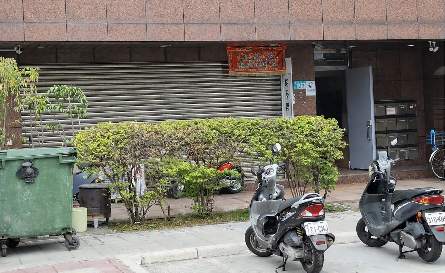 Shop / Retail for rent in Sanchong District, New Taipei City | NT$ 45 000 | 37 ping slide 0
