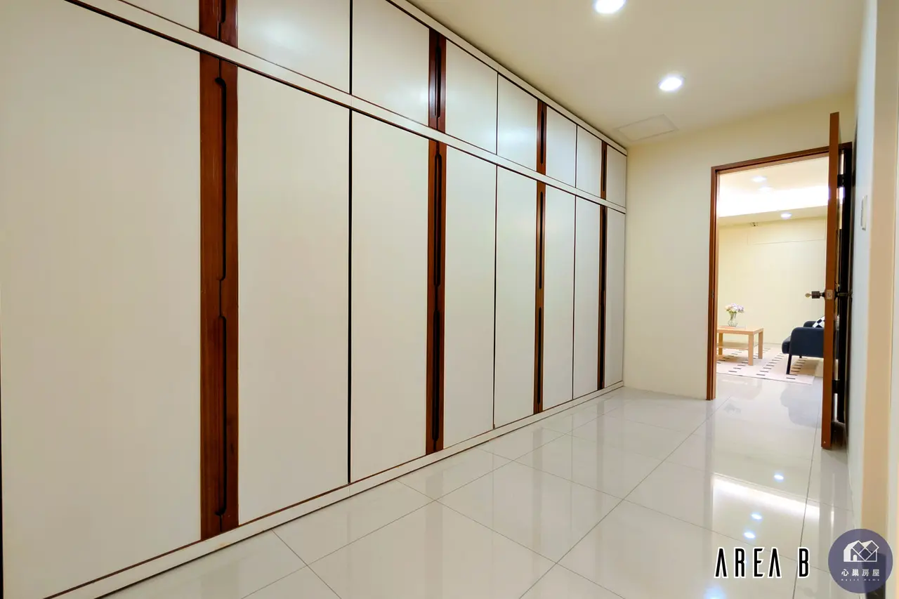 2 bedrooms apartment for rent in Datong District, Taipei City | NT$ 33 800 | 18 ping slide 7