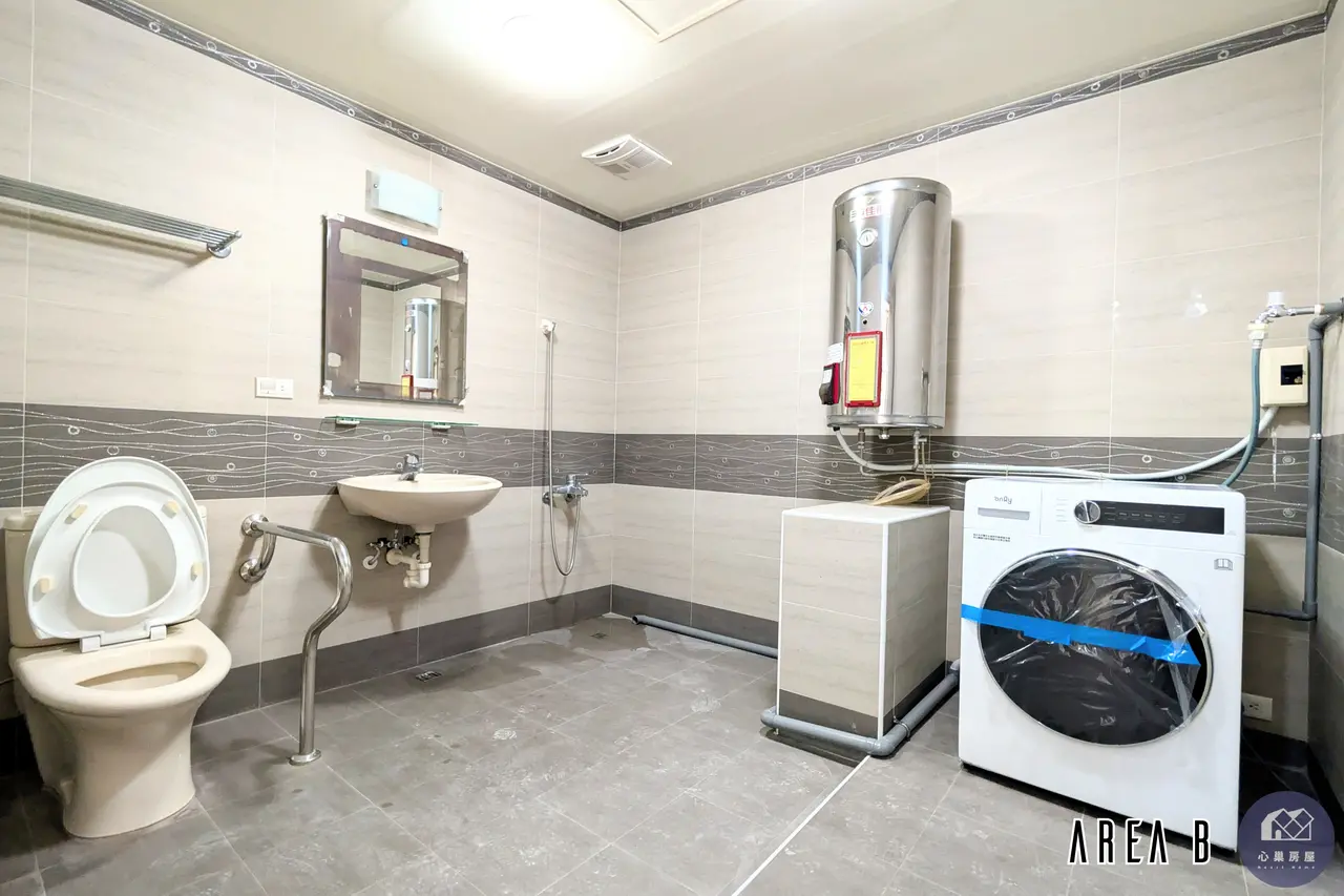 2 bedrooms apartment for rent in Datong District, Taipei City | NT$ 33 800 | 18 ping slide 6