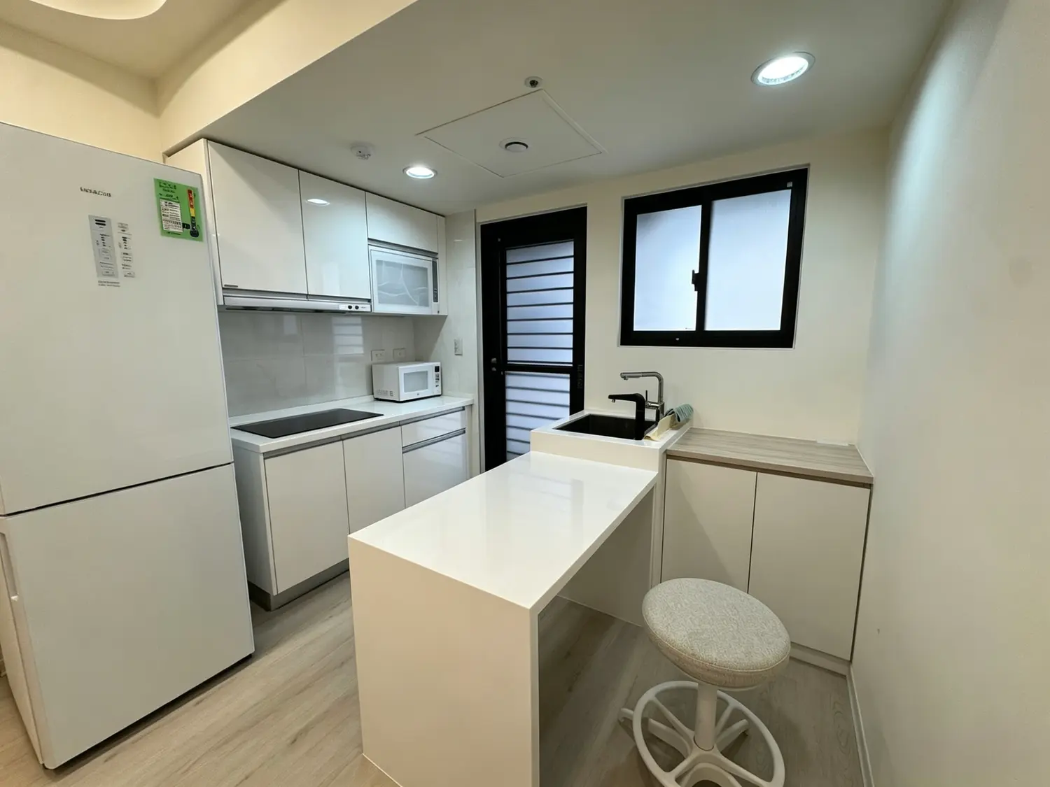 2 bedrooms apartment for rent in Xitun District, Taichung City | NT$ 38 000 | 15 ping slide 11