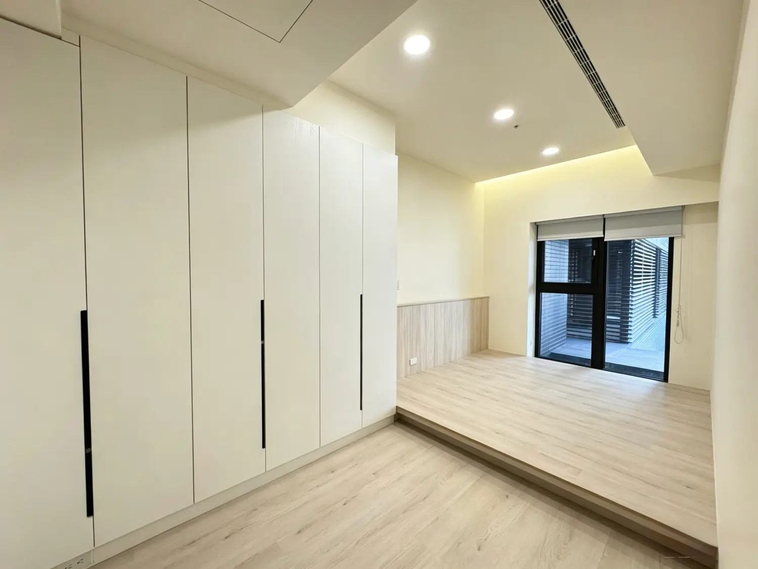 2 bedrooms apartment for rent in Xitun District, Taichung City | NT$ 38 000 | 15 ping slide 12