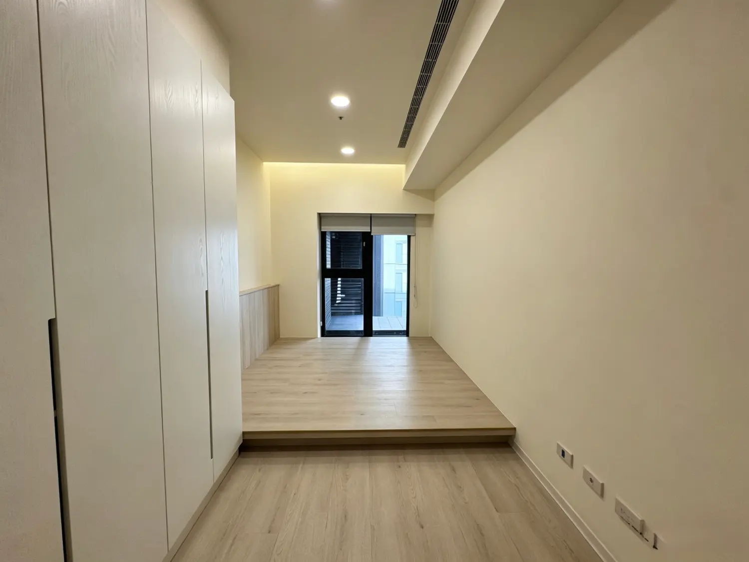 2 bedrooms apartment for rent in Xitun District, Taichung City | NT$ 38 000 | 15 ping slide 13