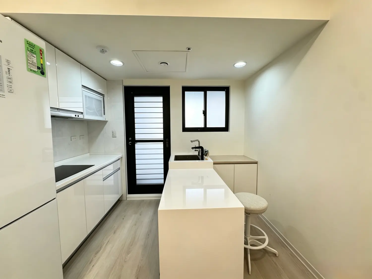 2 bedrooms apartment for rent in Xitun District, Taichung City | NT$ 38 000 | 15 ping slide 15