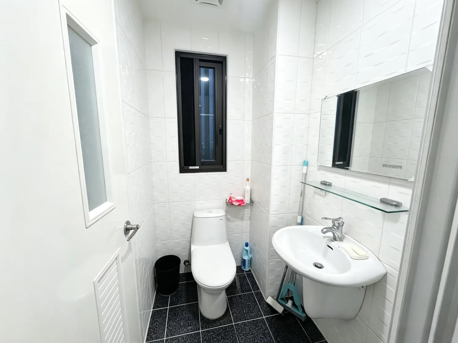 2 bedrooms apartment for rent in Longjing District, Taichung City | NT$ 12 000 | 14 ping slide 15