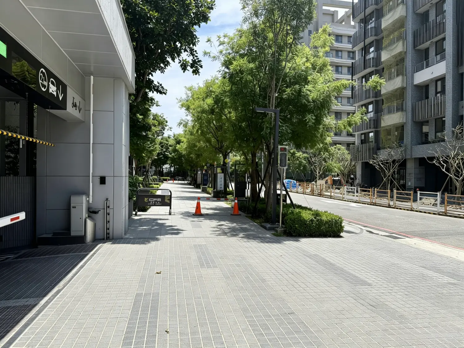 Shop / Retail for rent in Xitun District, Taichung City | NT$ 42 000 | 11 ping slide 2