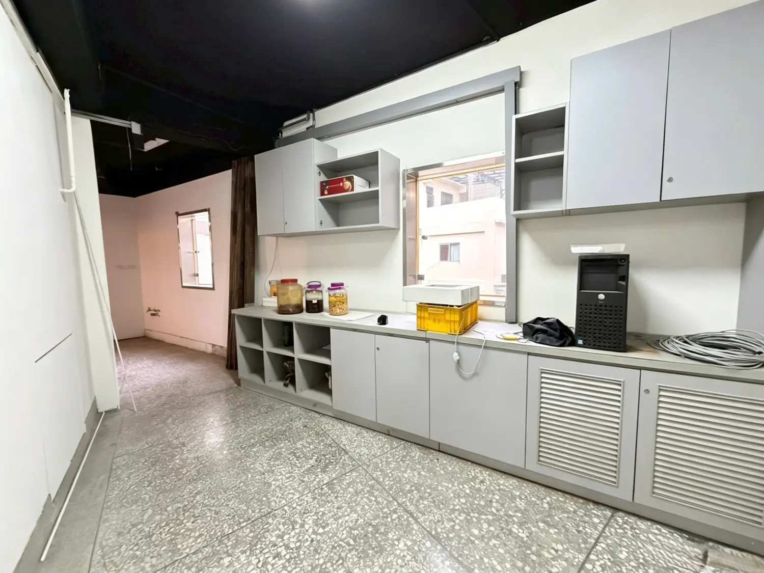 Shop / Retail for rent in Xitun District, Taichung City | NT$ 55 000 | 53 ping slide 0