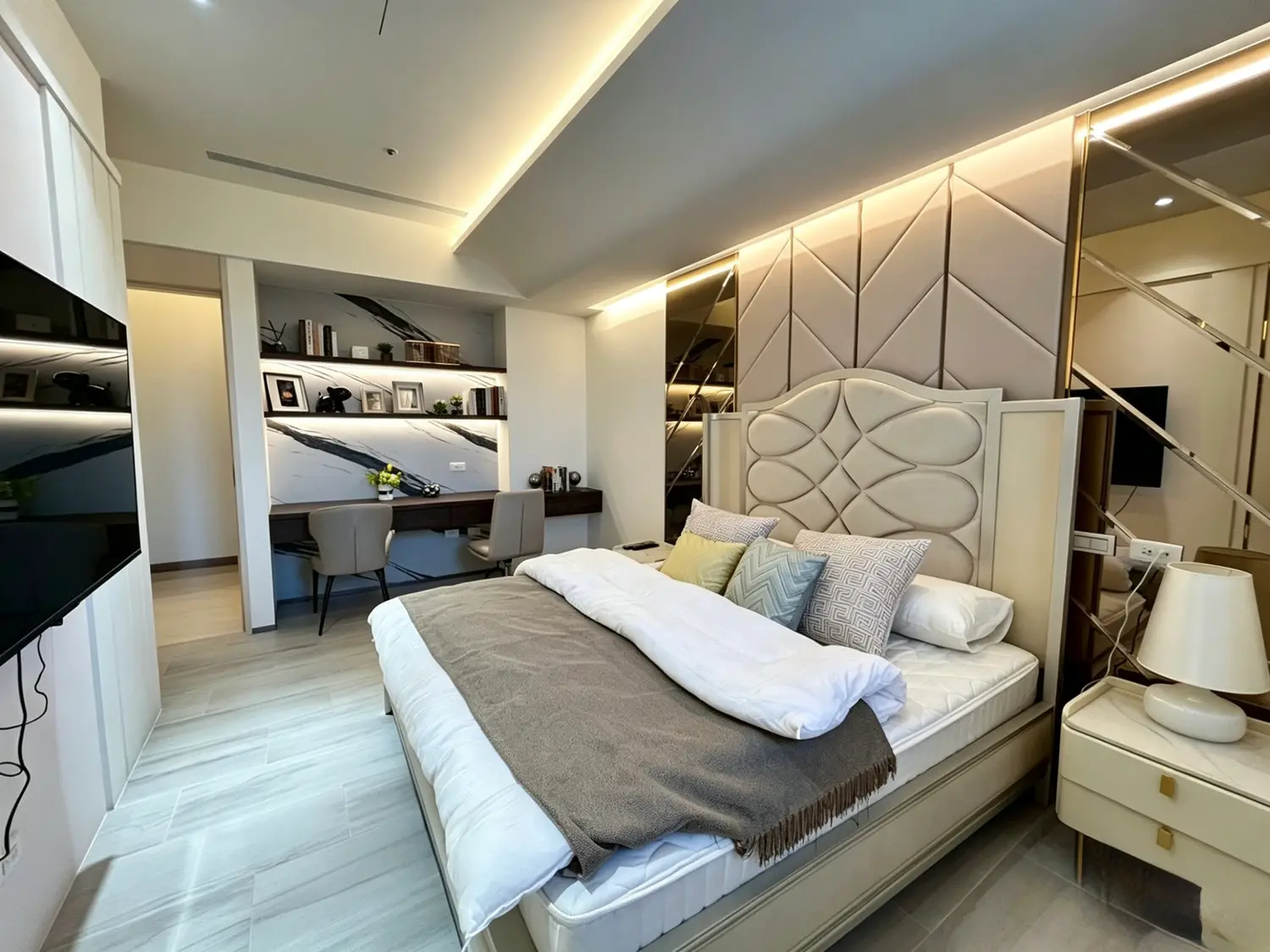3 bedrooms apartment for rent in Xitun District, Taichung City | NT$ 125 000 | 19 ping slide 0