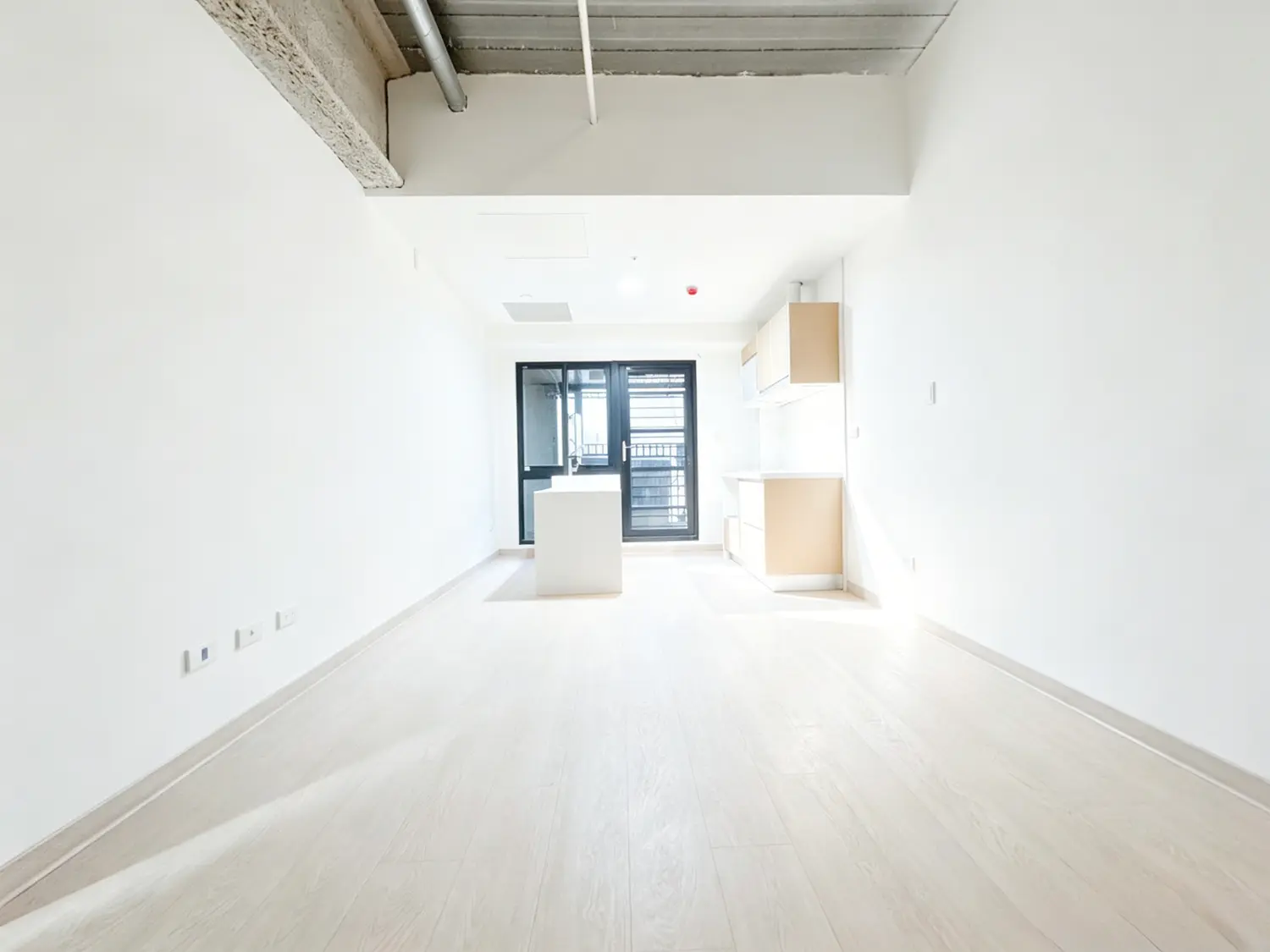 3 bedrooms apartment for rent in Xitun District, Taichung City | NT$ 35 000 | 19 ping slide 0
