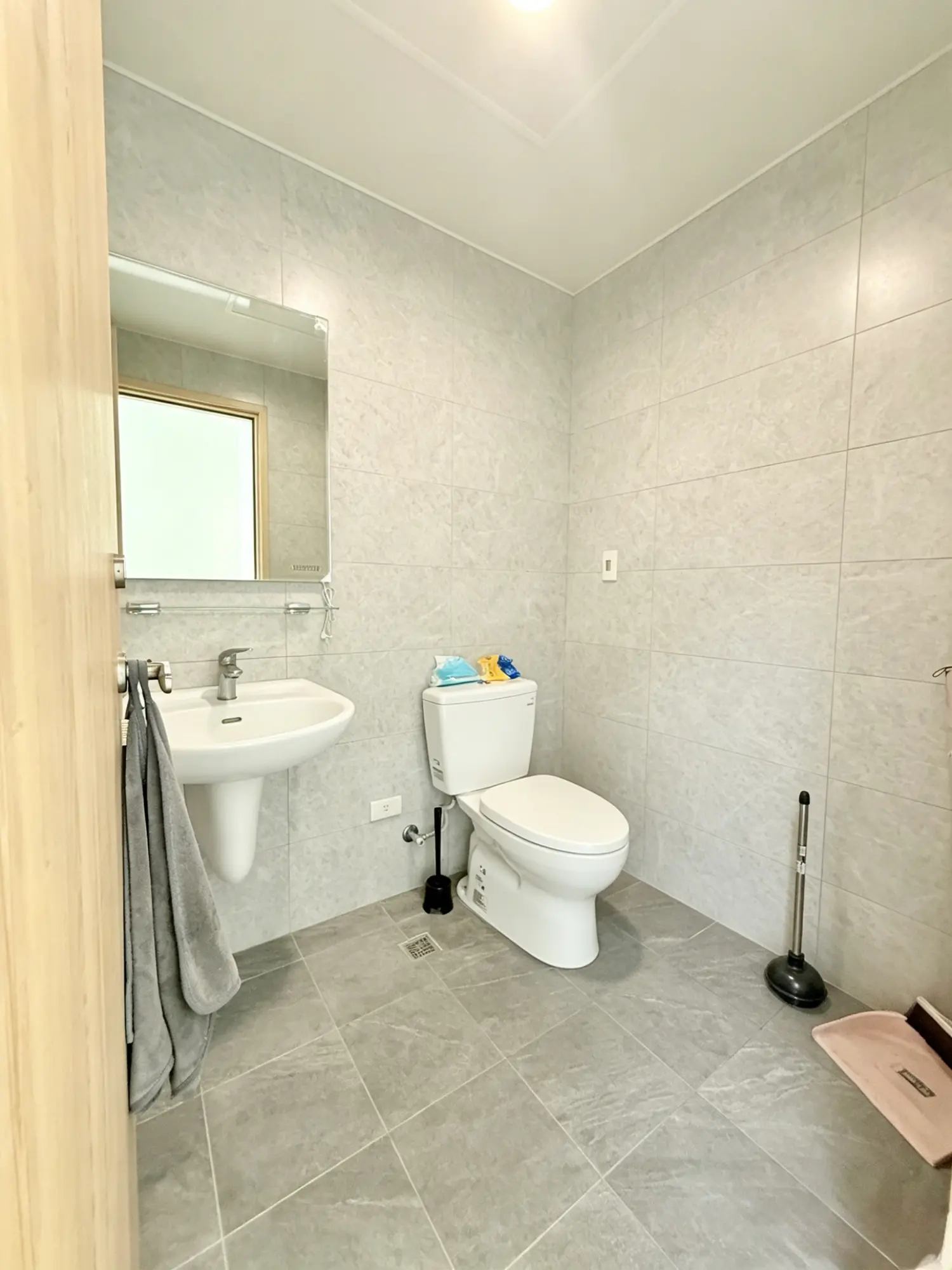 Shop / Retail for rent in Xitun District, Taichung City | NT$ 42 000 | 11 ping slide 6