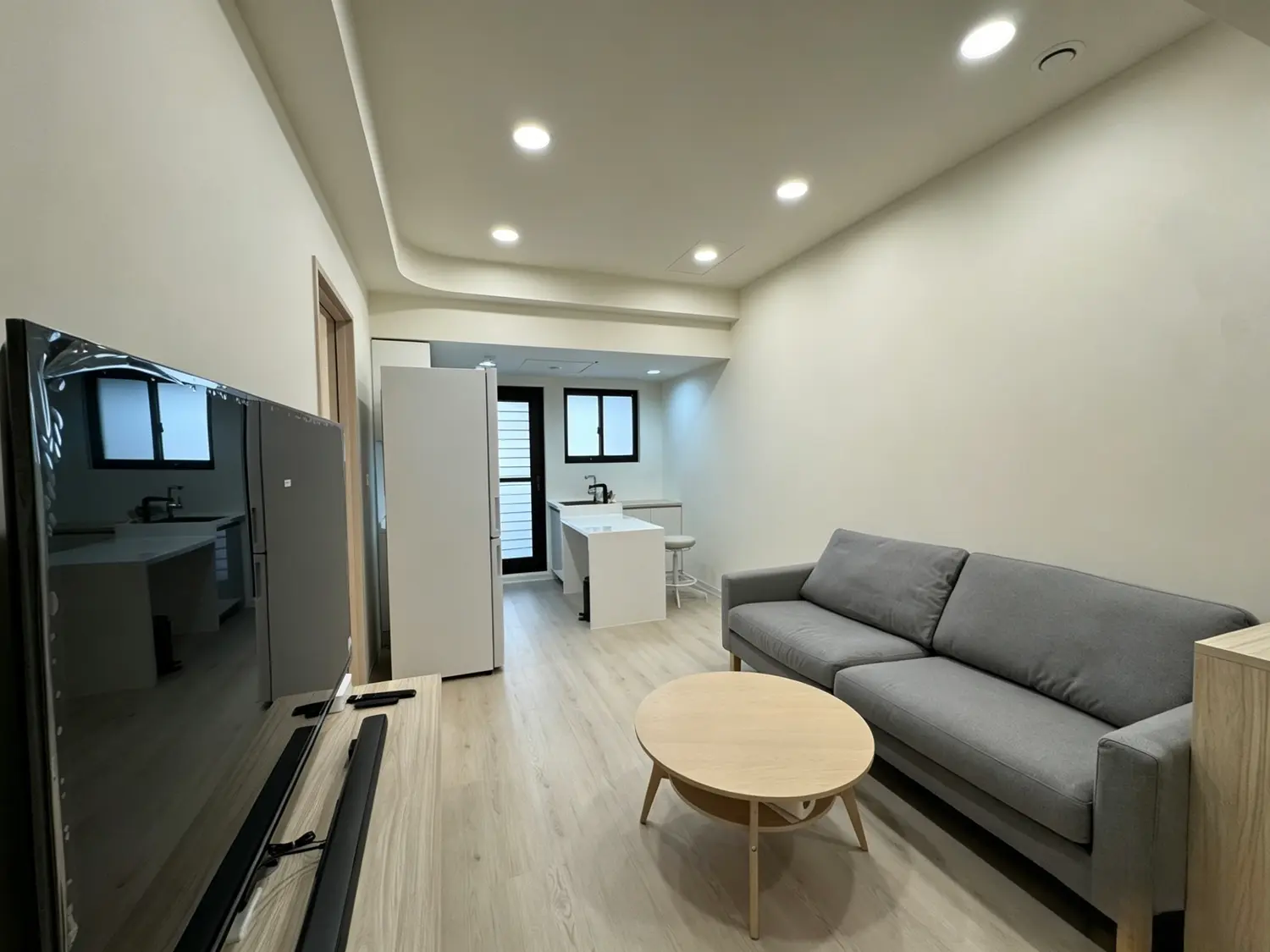2 bedrooms apartment for rent in Xitun District, Taichung City | NT$ 38 000 | 15 ping slide 6