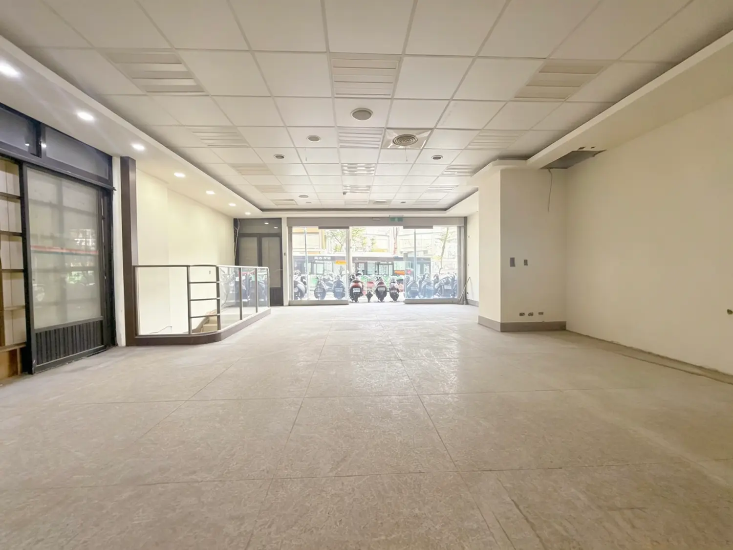 Shop / Retail for rent in Central District, Taichung City | NT$ 60 000 | 39 ping slide 6