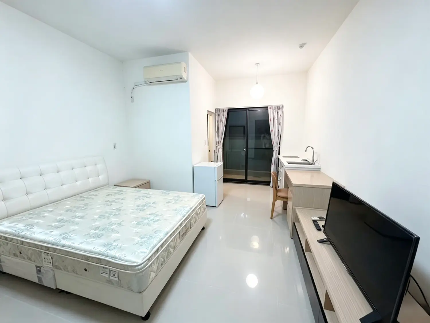 2 bedrooms apartment for rent in Longjing District, Taichung City | NT$ 12 000 | 14 ping slide 0