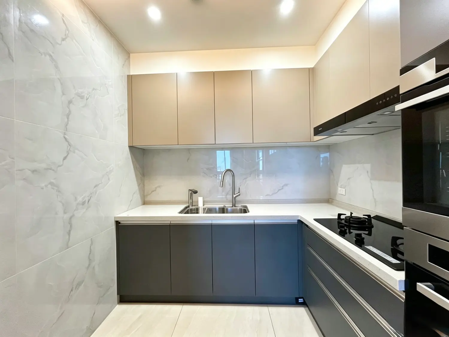 3 bedrooms apartment for rent in Xitun District, Taichung City | NT$ 125 000 | 19 ping slide 1