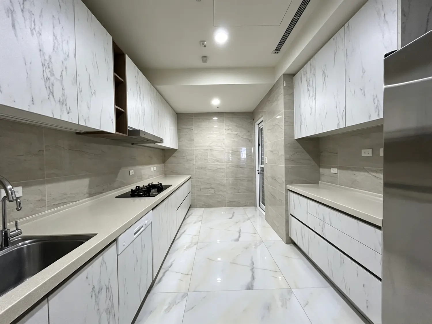 4 bedrooms apartment for rent in Xitun District, Taichung City | NT$ 120 000 | 59 ping slide 1