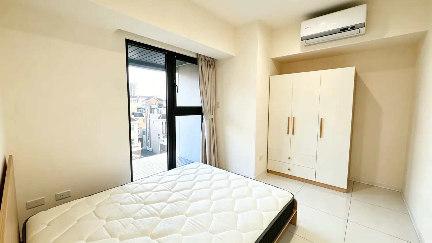 2 bedrooms apartment for rent in Xitun District, Taichung City | NT$ 35 000 | 17 ping slide 1