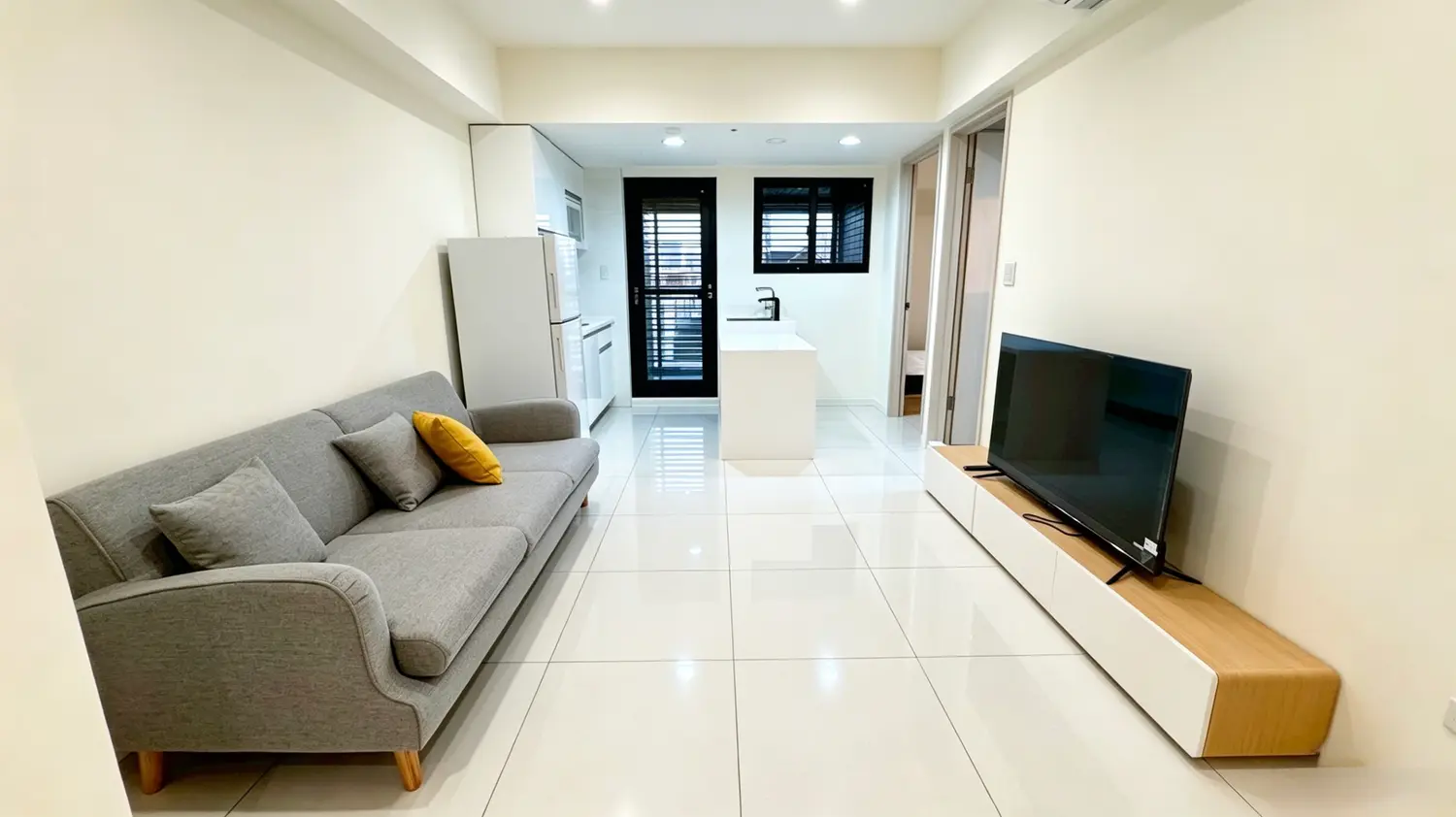 2 bedrooms apartment for rent in Xitun District, Taichung City | NT$ 35 000 | 17 ping slide 0
