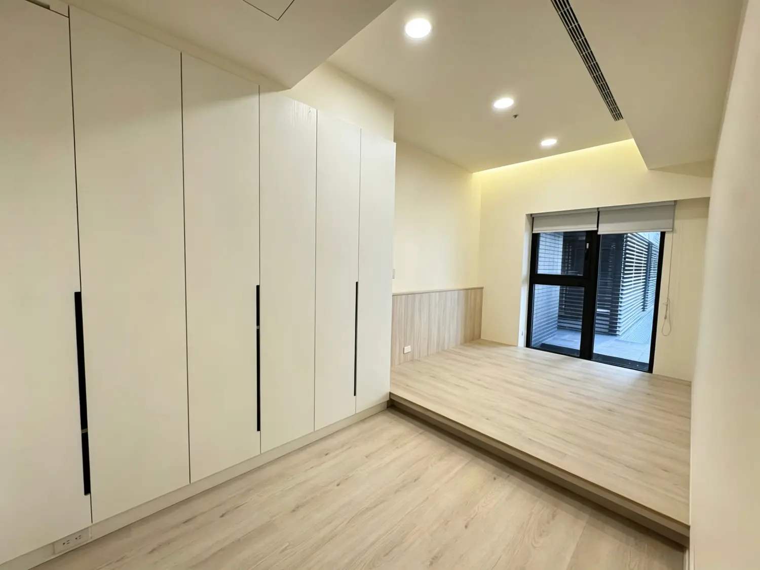 2 bedrooms apartment for rent in Xitun District, Taichung City | NT$ 38 000 | 15 ping slide 8