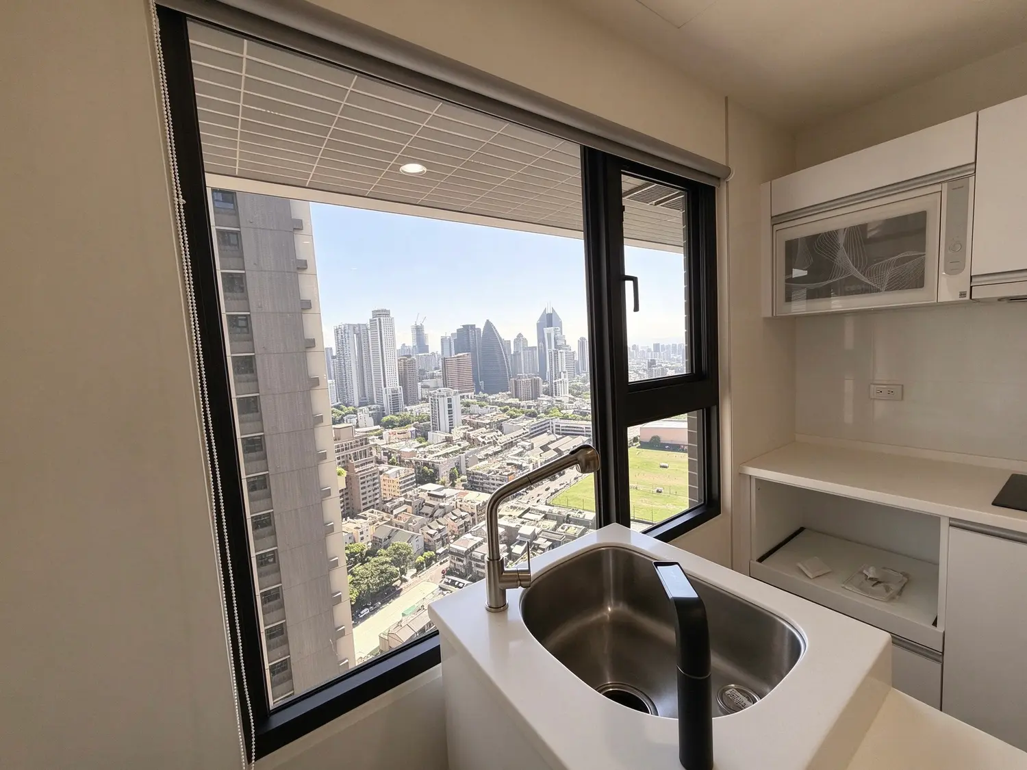 2 bedrooms apartment for rent in Xitun District, Taichung City | NT$ 30 000 | 23 ping slide 9