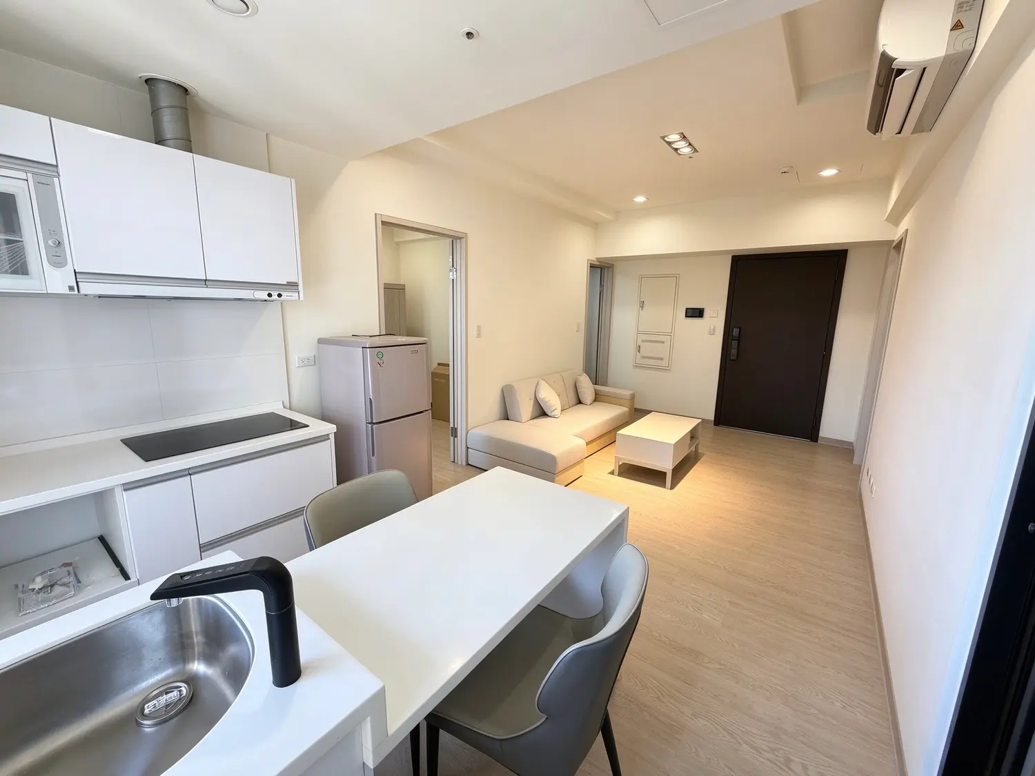 2 bedrooms apartment for rent in Xitun District, Taichung City | NT$ 30 000 | 23 ping slide 10