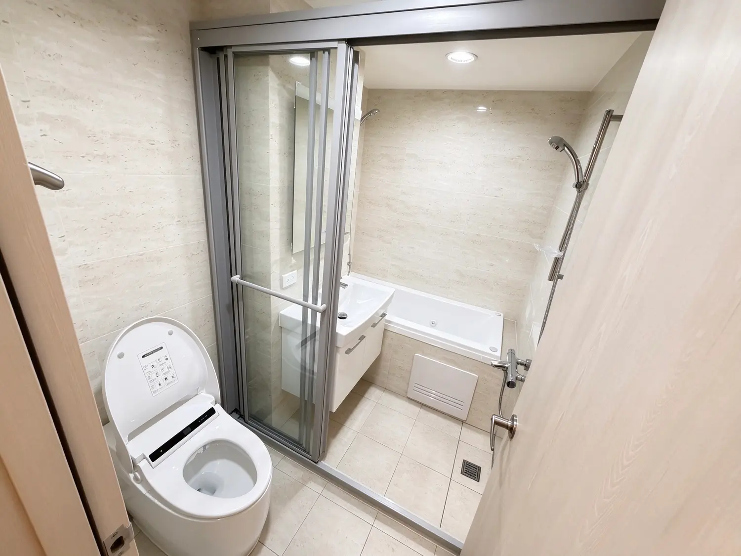 2 bedrooms apartment for rent in Xitun District, Taichung City | NT$ 30 000 | 23 ping slide 8