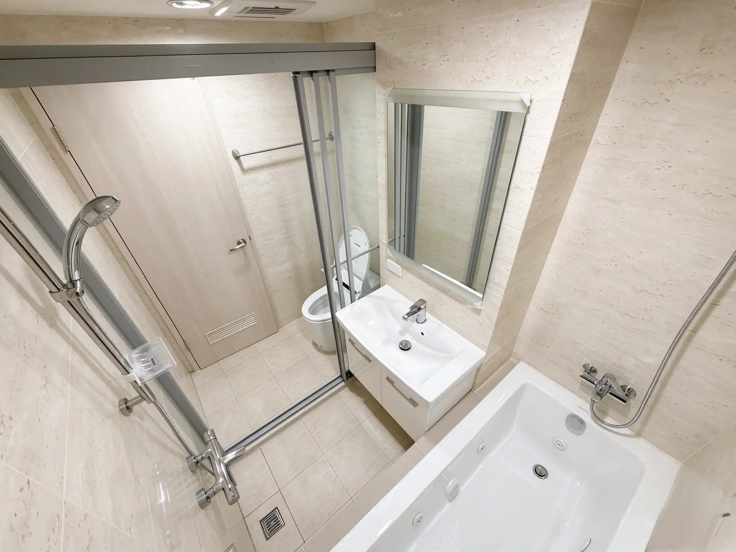 2 bedrooms apartment for rent in Xitun District, Taichung City | NT$ 30 000 | 23 ping slide 4