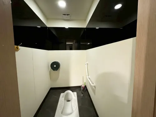 Shop / Retail for rent in Xitun District, Taichung City | NT$ 220 000 | 87 ping slide 2