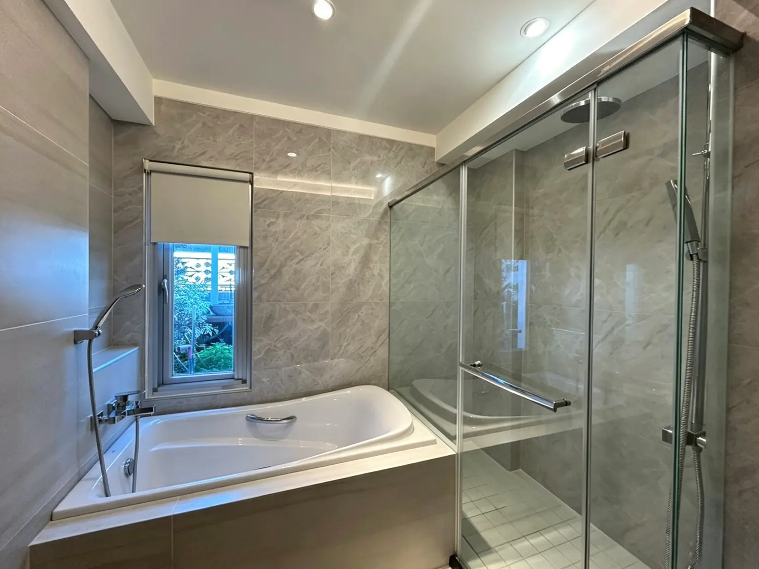 3 bedrooms apartment for rent in Xitun District, Taichung City | NT$ 125 000 | 32 ping slide 12