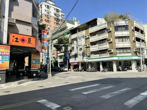 2 bedrooms townhouse for rent in Nantun District, Taichung City | NT$ 129 000 | 132 ping slide 11