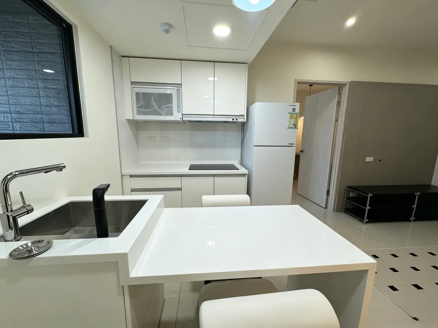 2 bedrooms apartment for rent in Xitun District, Taichung City | NT$ 38 000 | 15 ping slide 13