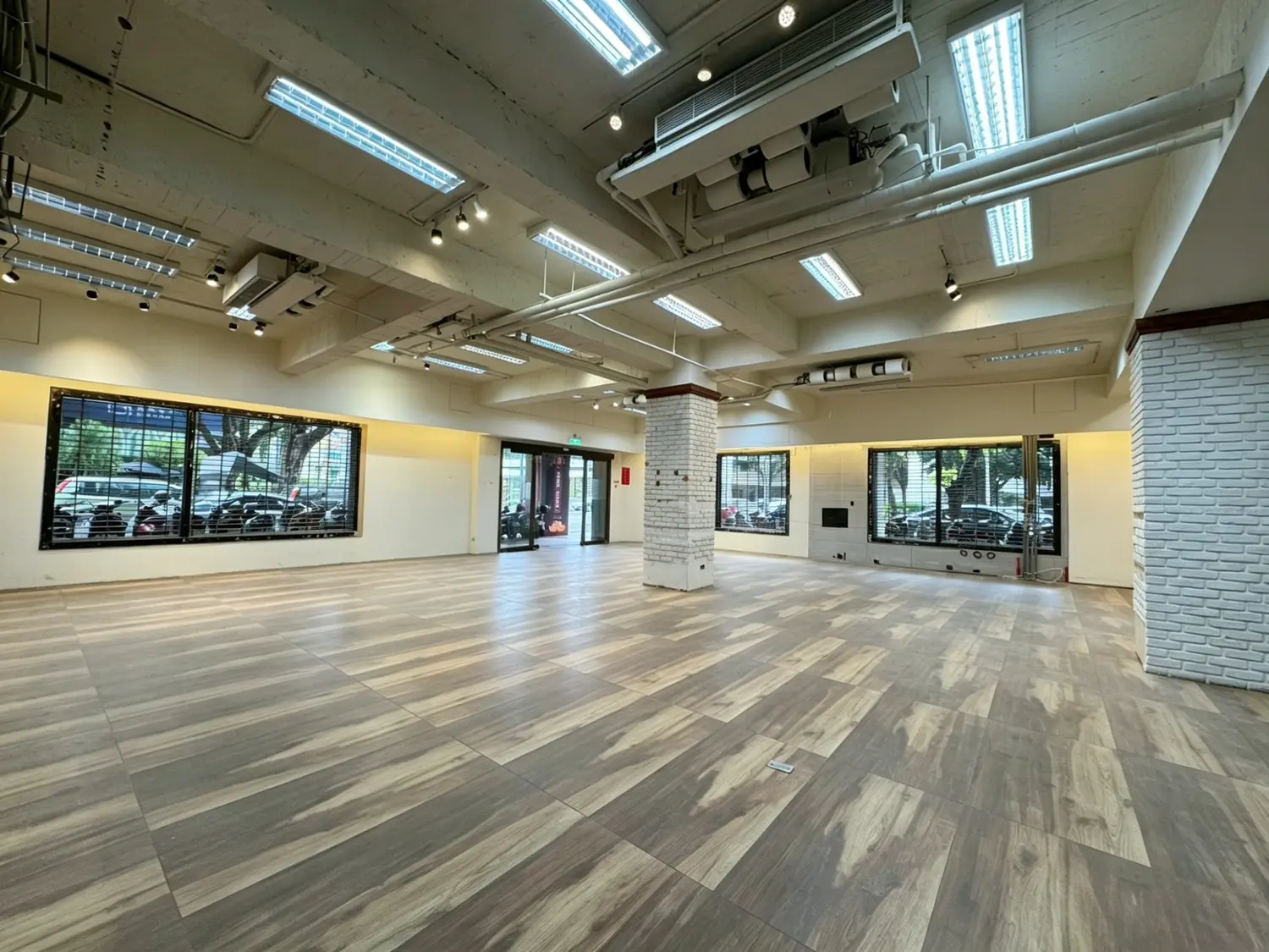 Shop / Retail for rent in Xitun District, Taichung City | NT$ 220 000 | 87 ping slide 15