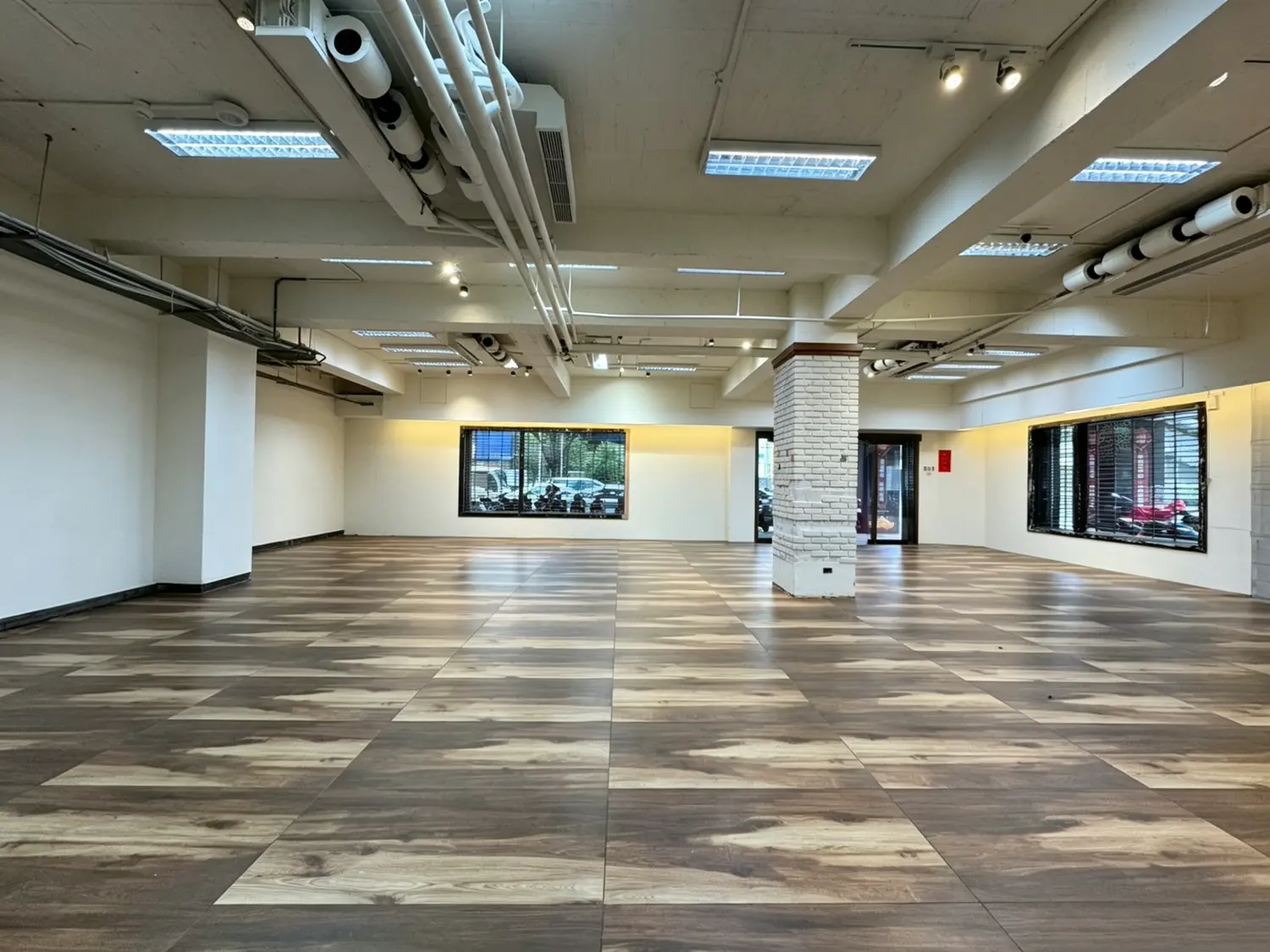 Shop / Retail for rent in Xitun District, Taichung City | NT$ 220 000 | 87 ping slide 17