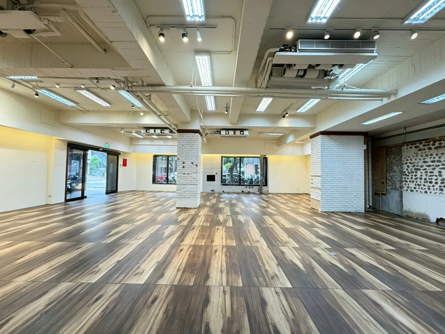 Shop / Retail for rent in Xitun District, Taichung City | NT$ 220 000 | 87 ping slide 18