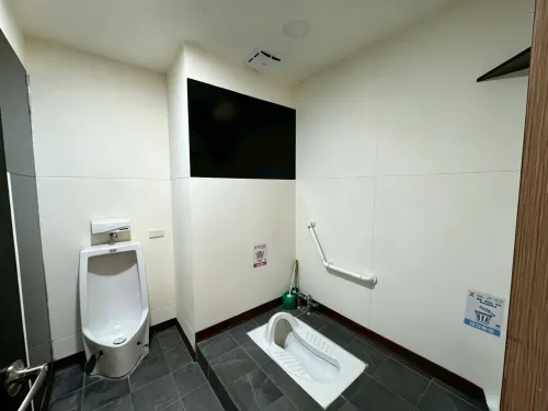 Shop / Retail for rent in Xitun District, Taichung City | NT$ 220 000 | 87 ping slide 3