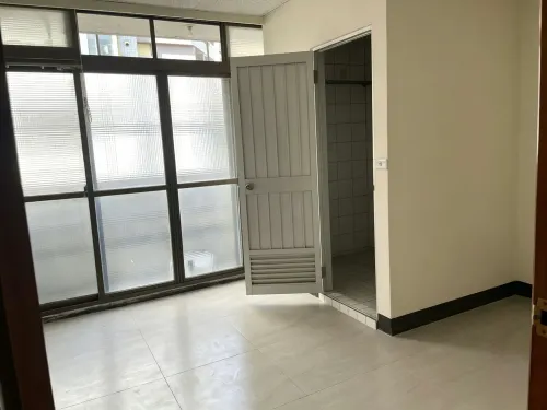 2 bedrooms townhouse for rent in Nantun District, Taichung City | NT$ 129 000 | 132 ping slide 4