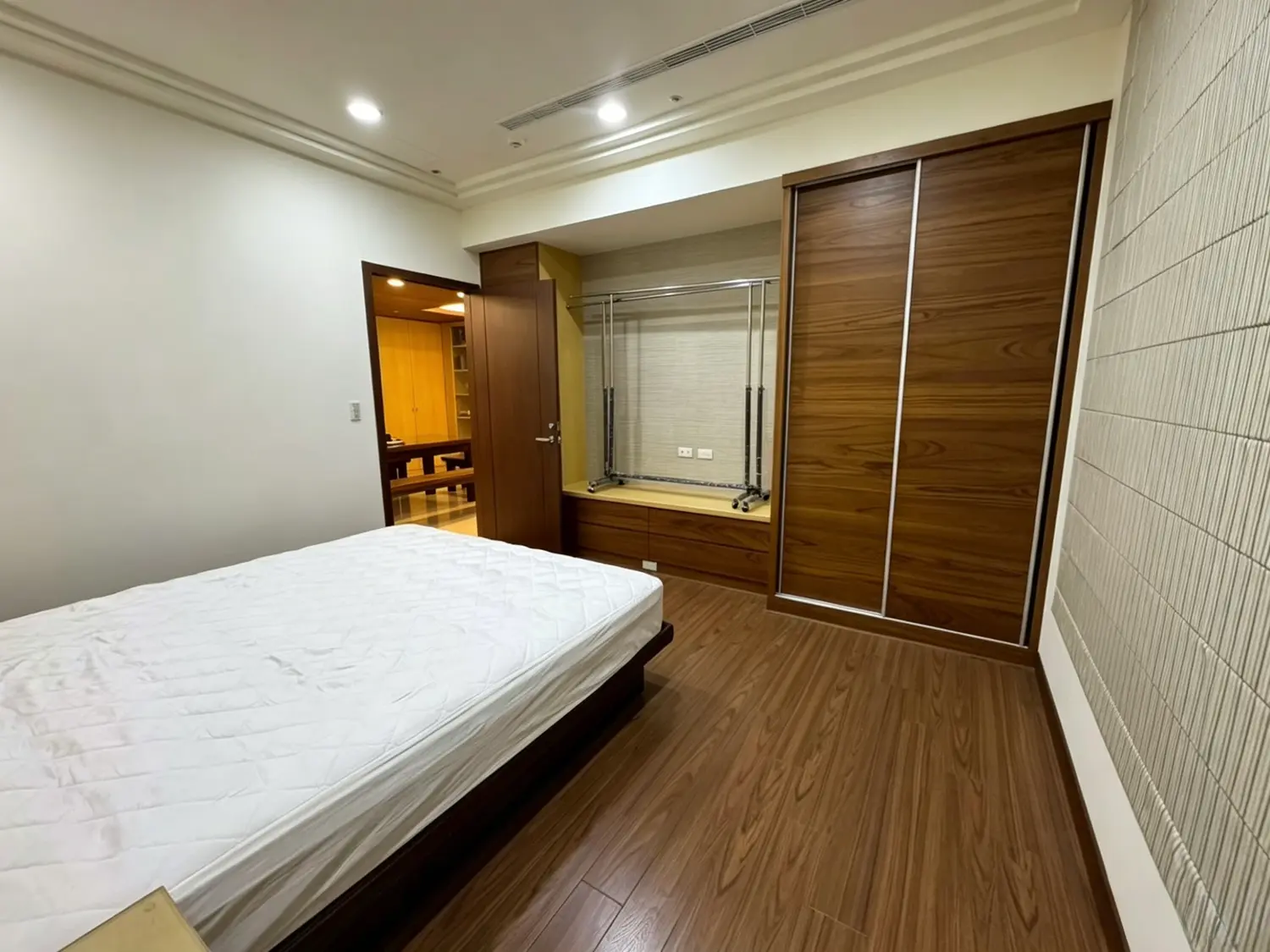 3 bedrooms apartment for rent in Xitun District, Taichung City | NT$ 65 000 | 41 ping slide 7