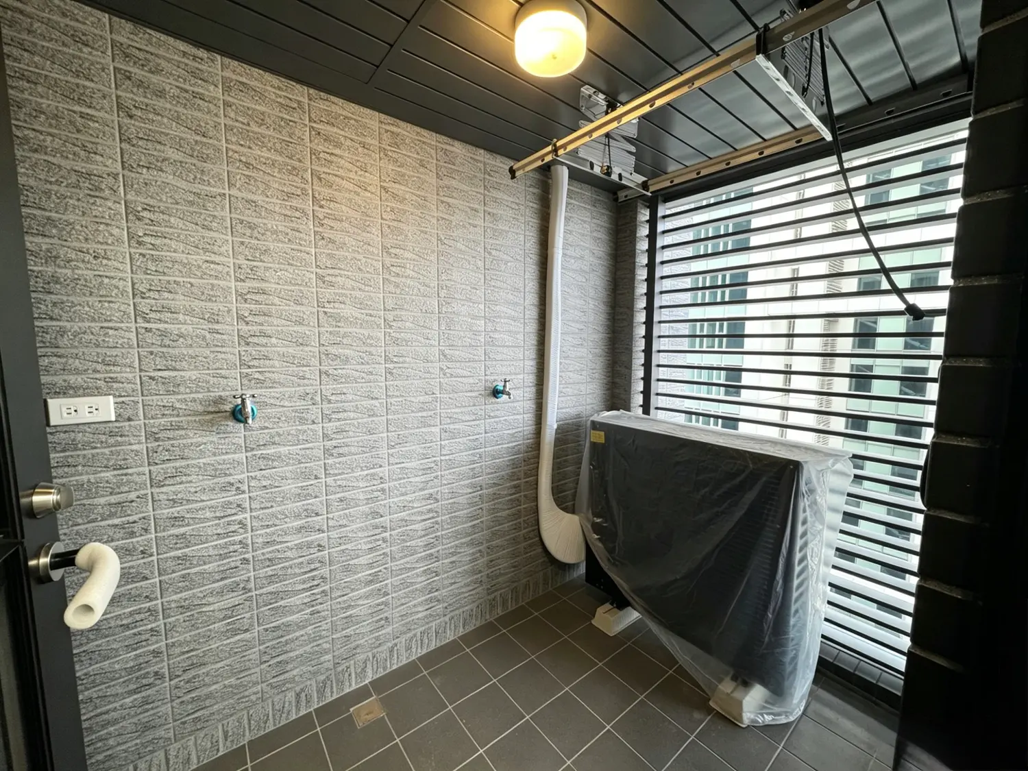 2 bedrooms apartment for rent in Xitun District, Taichung City | NT$ 38 000 | 15 ping slide 8