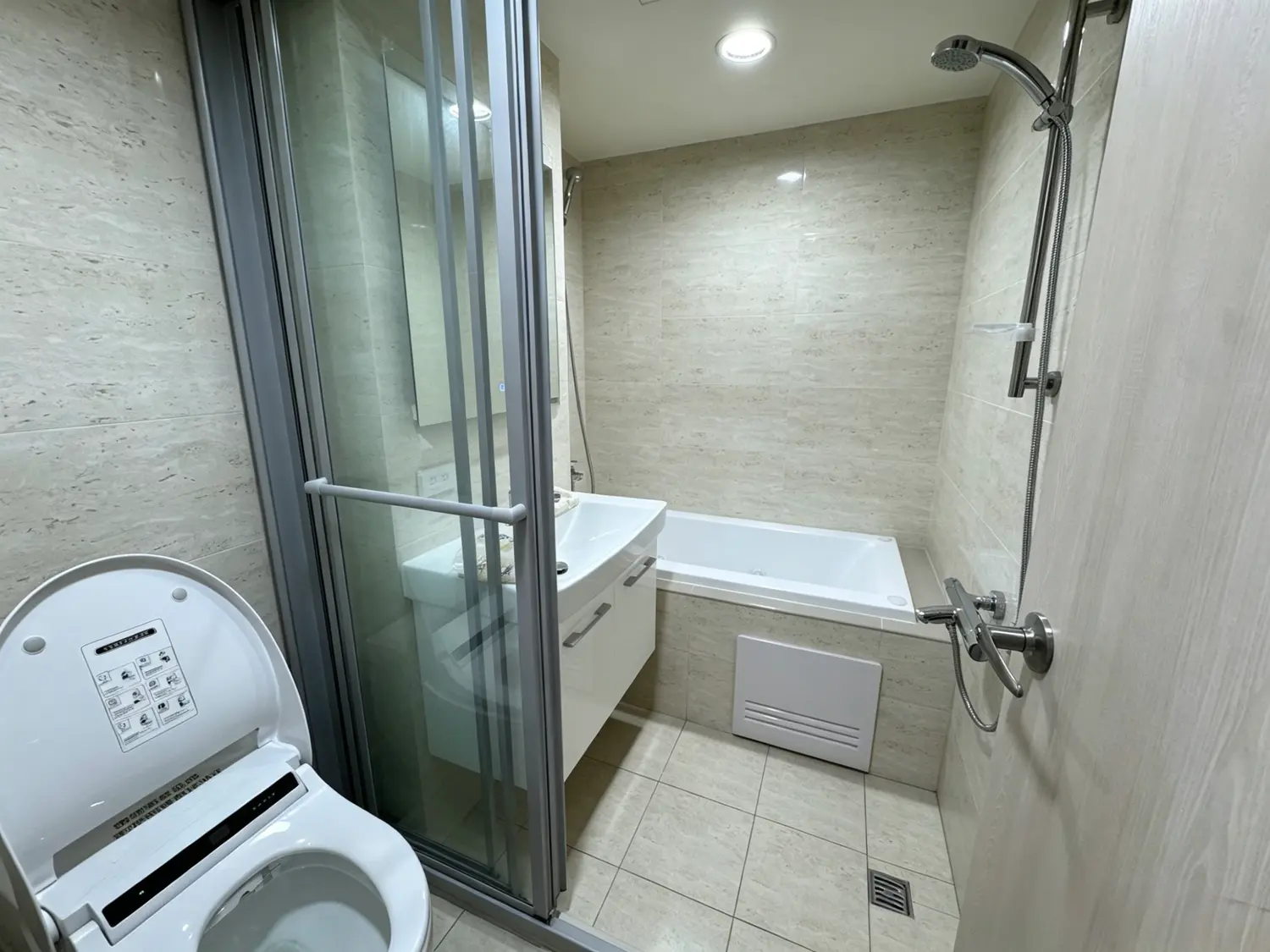 2 bedrooms apartment for rent in Xitun District, Taichung City | NT$ 29 000 | 15 ping slide 10