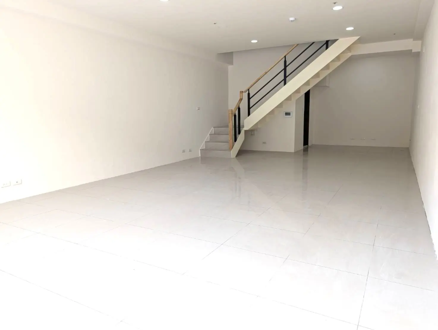 Shop / Retail for rent in Lingya District, Kaohsiung City | NT$ 42 000 | 35 ping slide 4