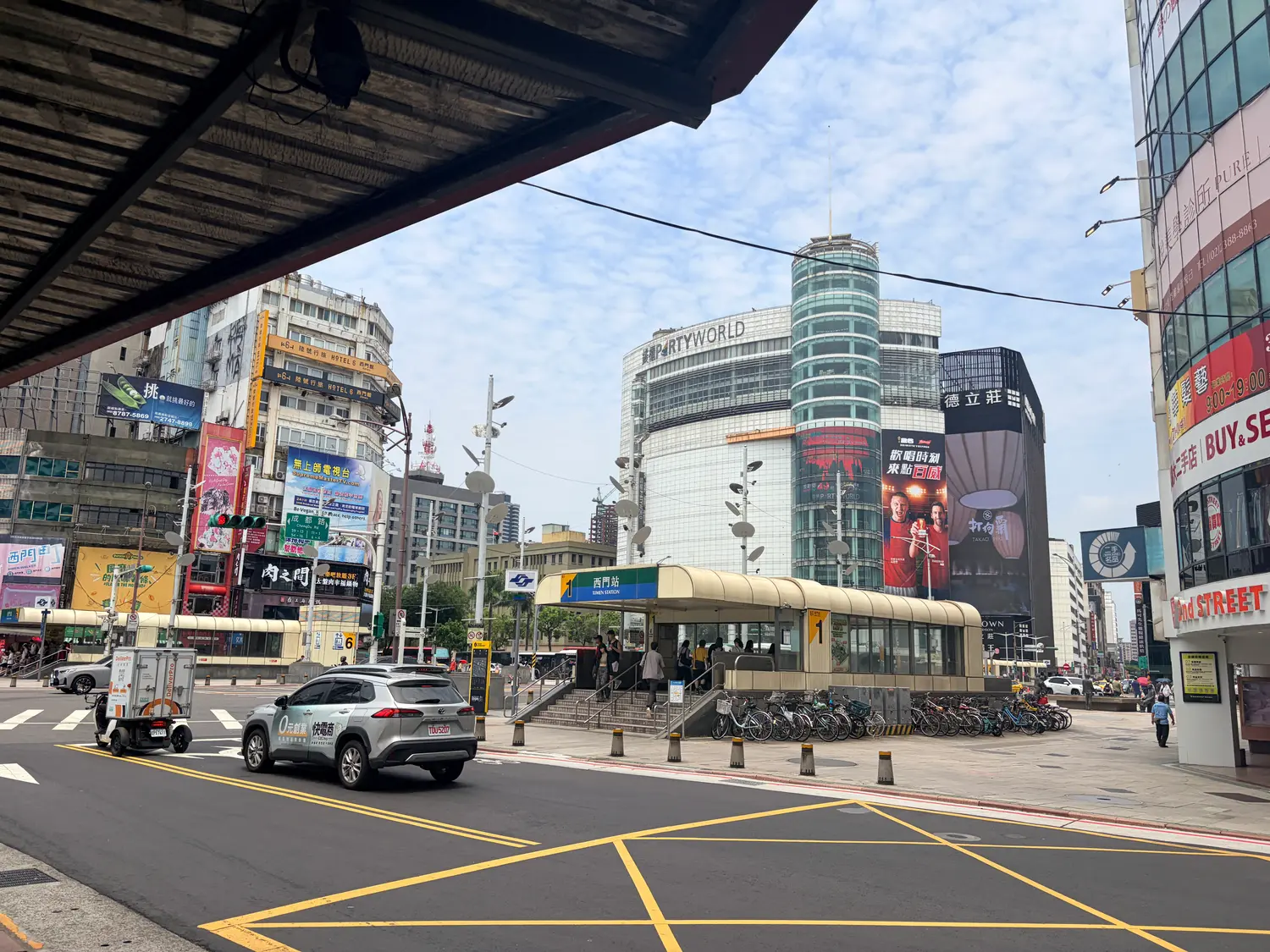 1 room apartment for rent in Wanhua District, Taipei City | NT$ 22 000 | 11 ping slide 8