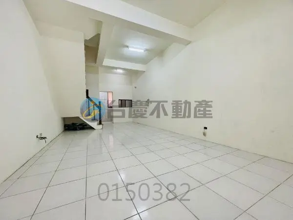 6 bedrooms townhouse for sale in Linyuan District, Kaohsiung City | TWD 5 980 000 | 39 ping slide 0