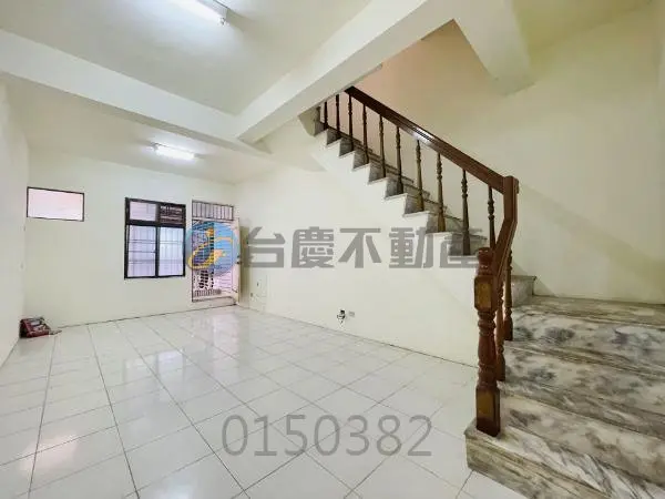 6 bedrooms townhouse for sale in Linyuan District, Kaohsiung City | TWD 5 980 000 | 39 ping slide 1