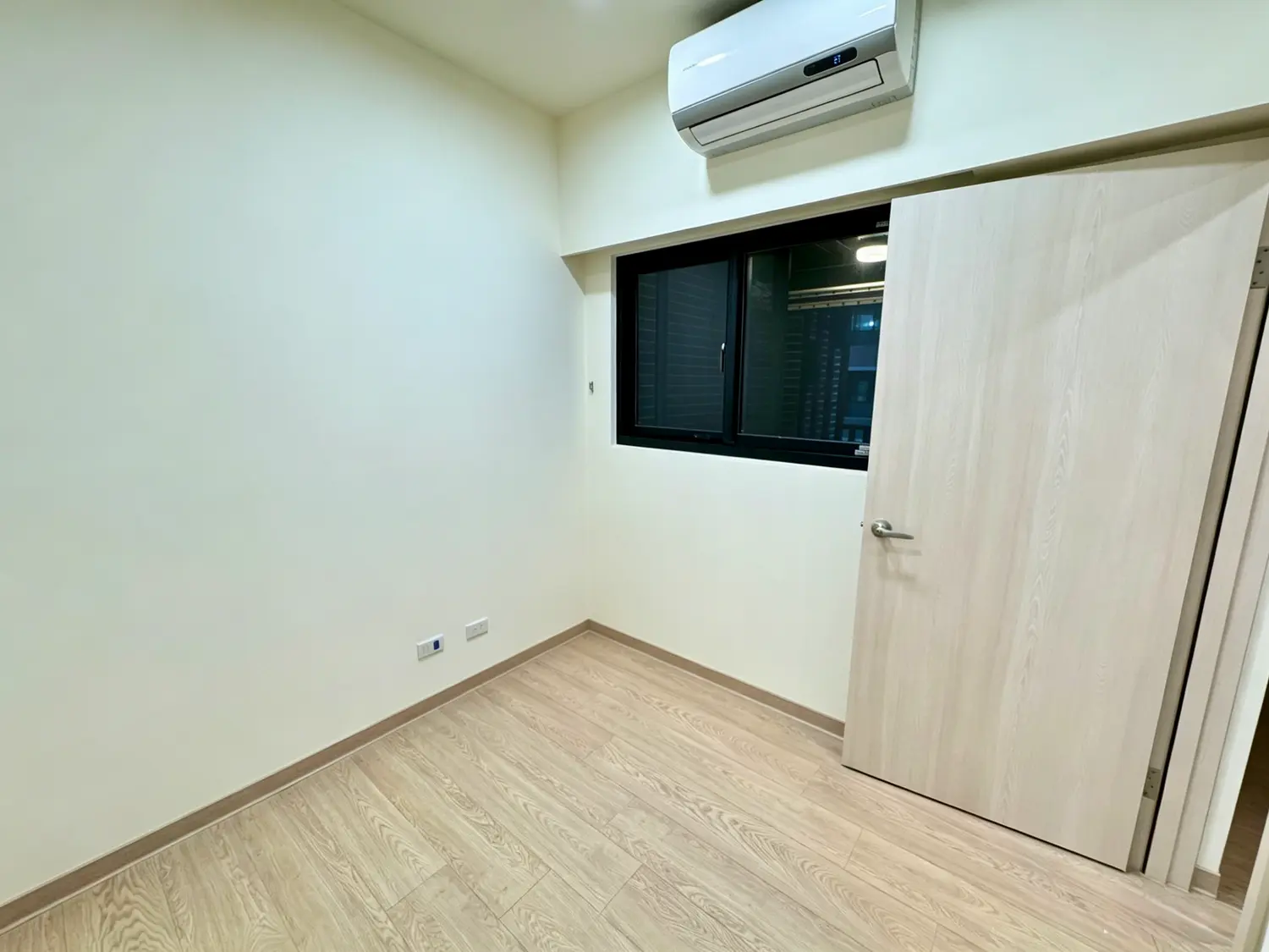 2 bedrooms apartment for rent in Xitun District, Taichung City | NT$ 28 500 | 14 ping slide 13
