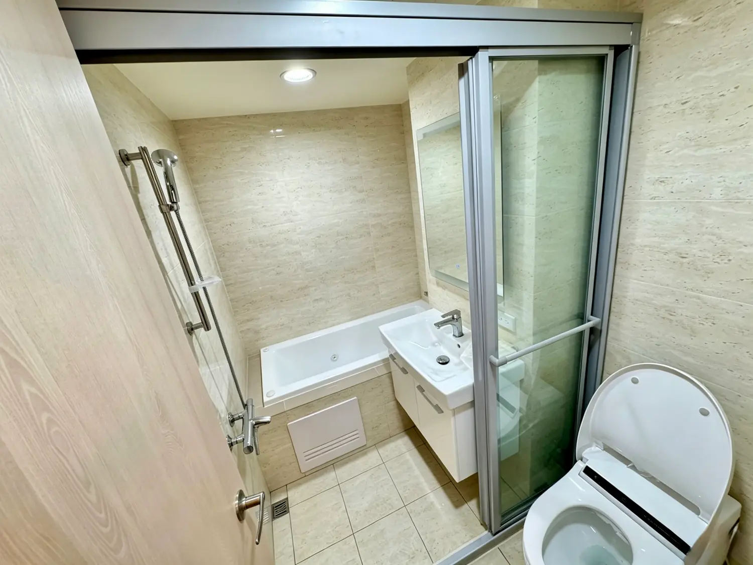 2 bedrooms apartment for rent in Xitun District, Taichung City | NT$ 28 500 | 14 ping slide 15