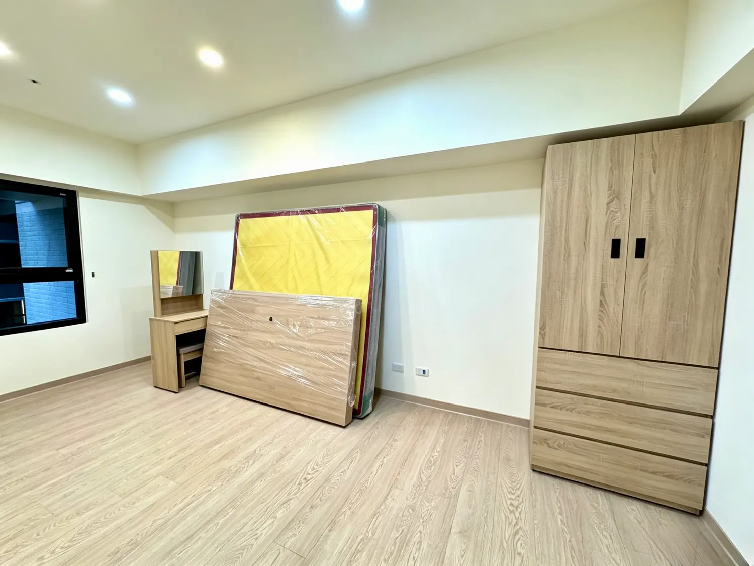 2 bedrooms apartment for rent in Xitun District, Taichung City | NT$ 28 500 | 14 ping slide 1