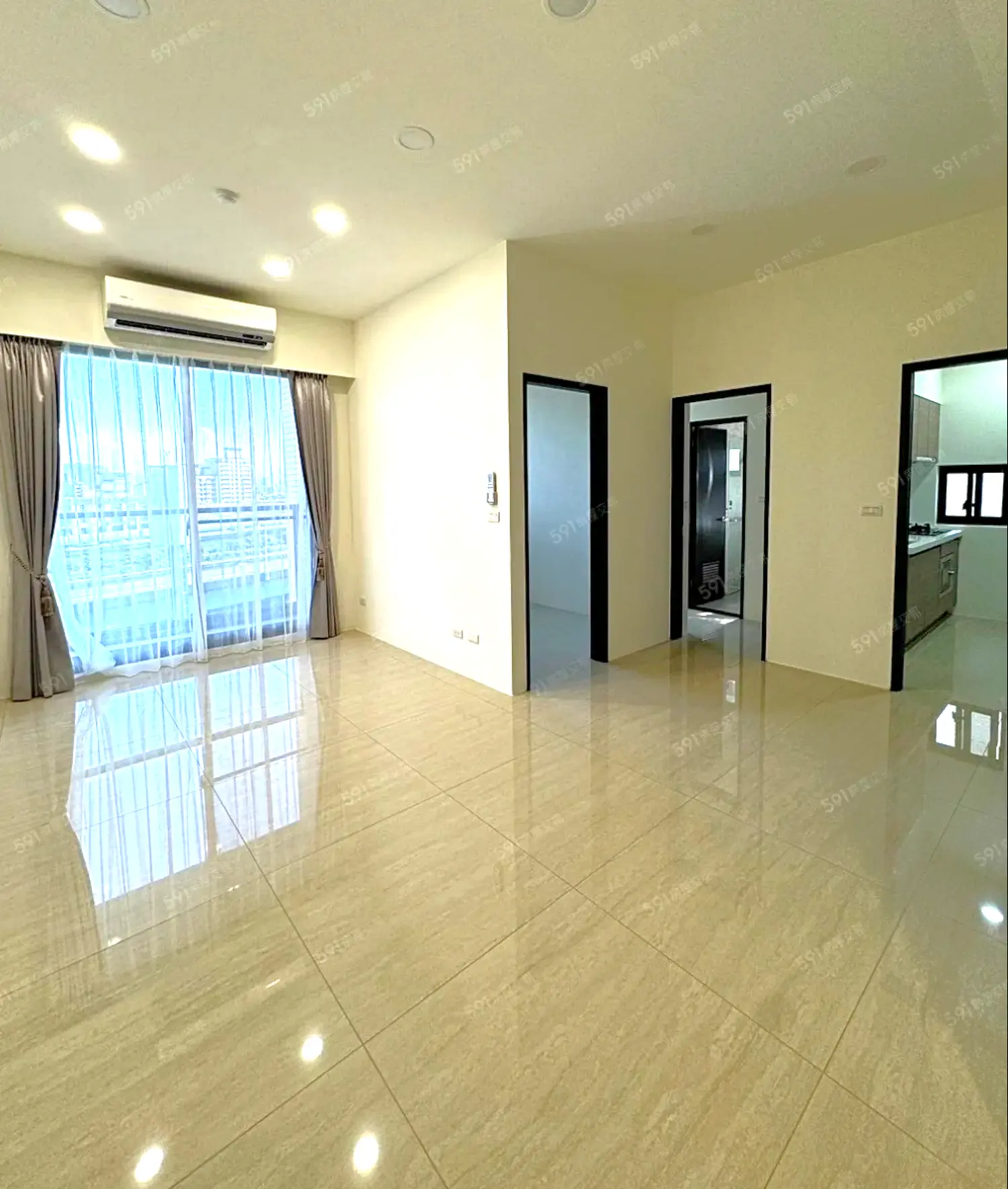 3 bedrooms apartment for rent TWD 39 800 - 35 ping - Sanchong District,New Taipei City slide 3