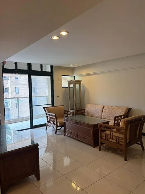 3 bedrooms apartment for rent in Shilin District, Taipei City | NT$ 63 000 | 39 ping slide 1