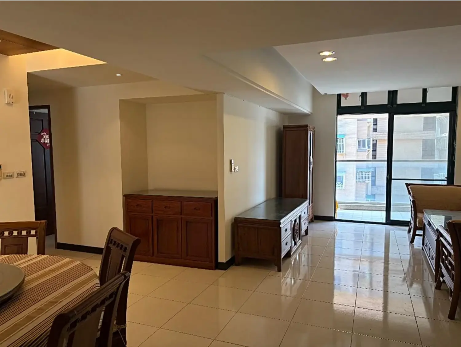3 bedrooms apartment for rent in Shilin District, Taipei City | NT$ 63 000 | 39 ping slide 0